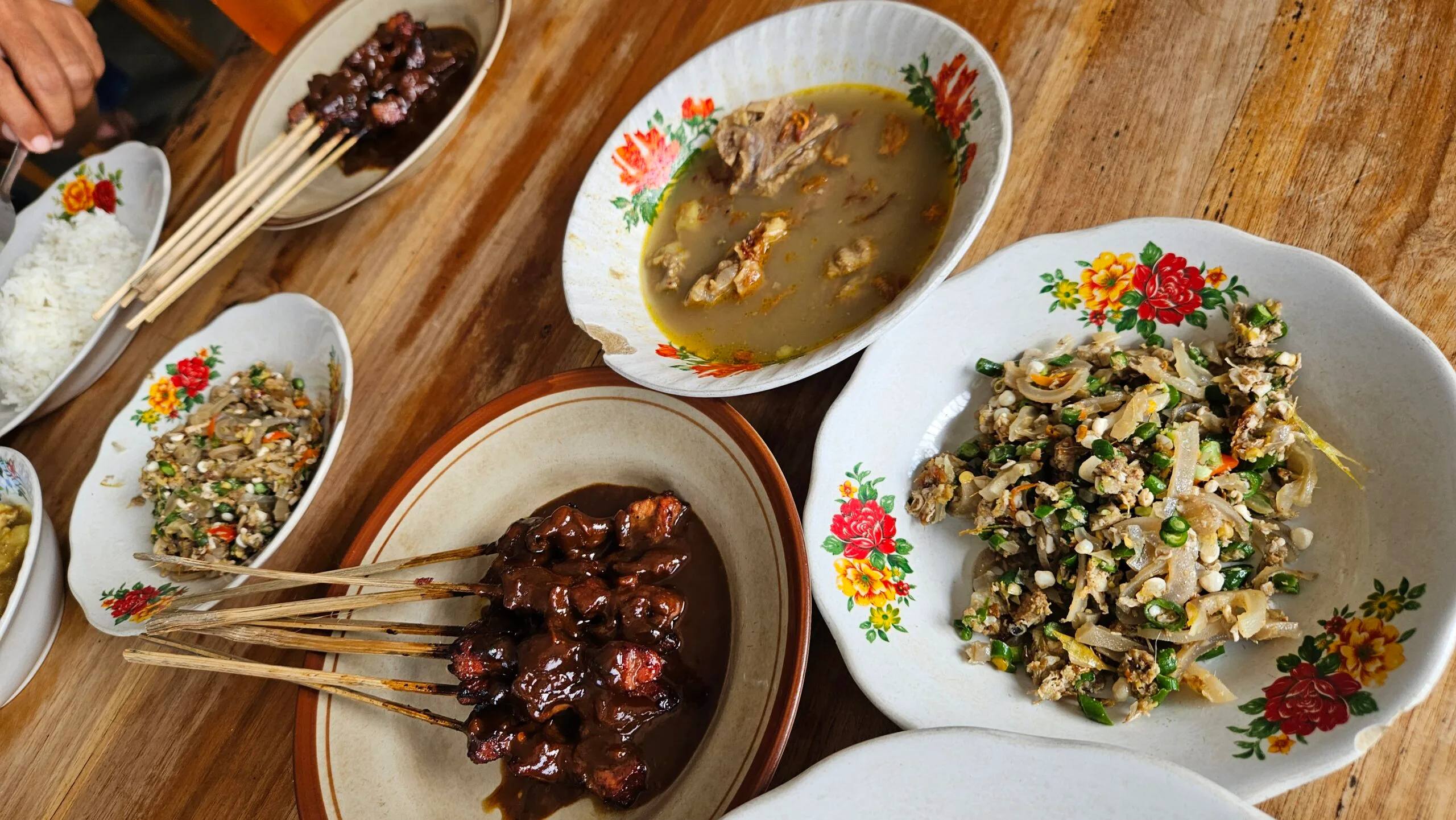 Lawar Kambing Tiyingadi Klungkung, Citarasa, Jam Buka Dan Harga