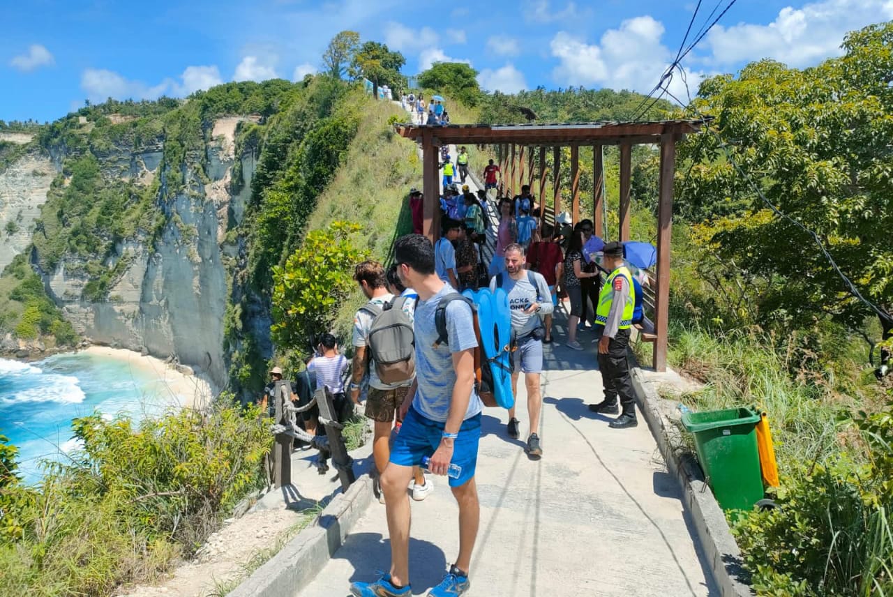Kunjungan Wisatawan ke Pulau Nusa Penida Terus Meningkat, Pendapatan Daerah Melonjak