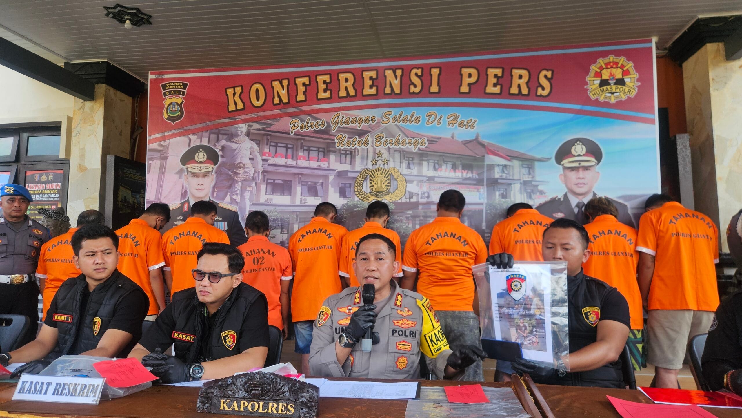 Polisi Tangkap 11 Tersangka, 10 Pelaku Penganiyaan Hingga Tewas – 1 Pemilik Akun