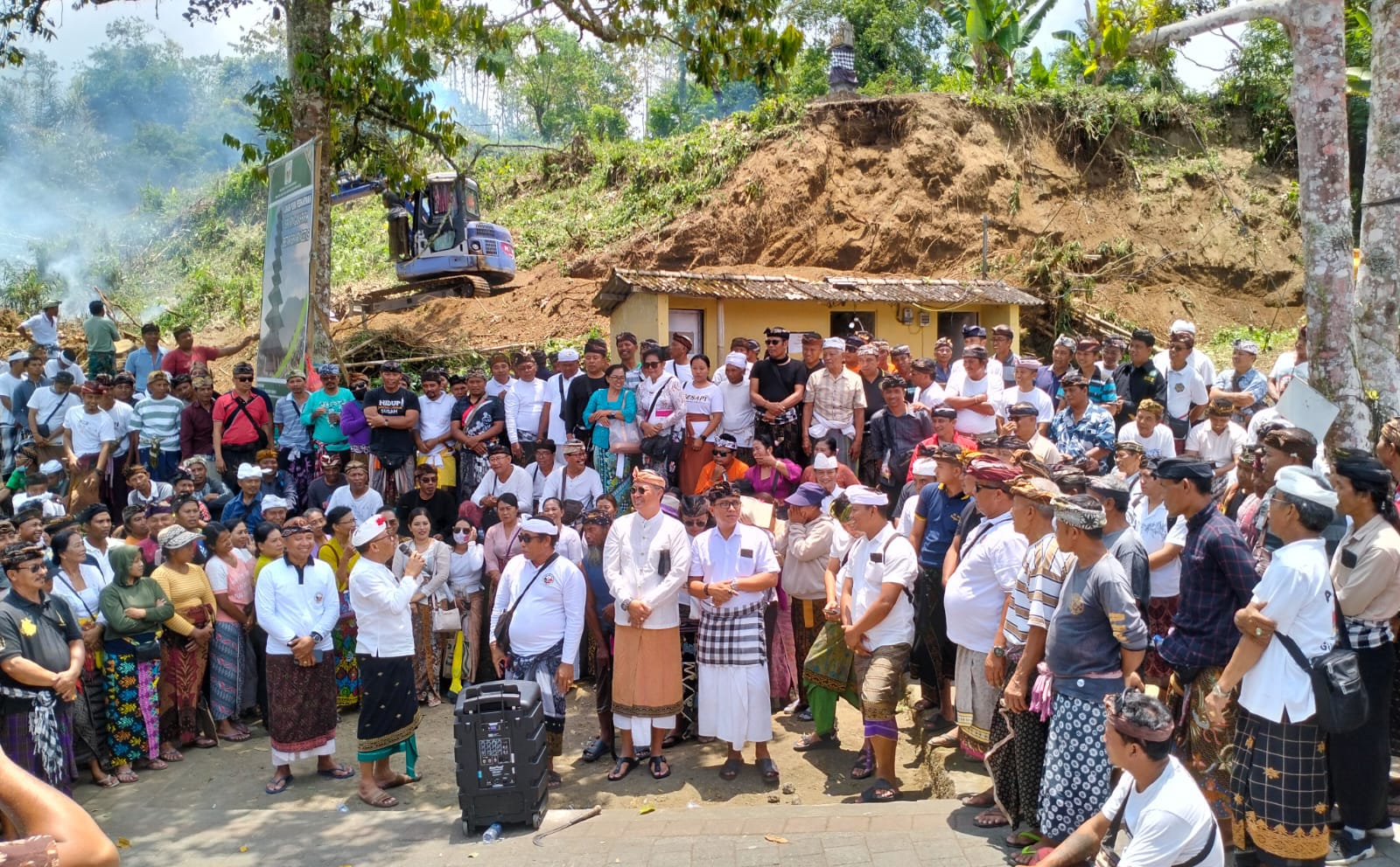 Ribuan Pasemetonan Arya Gajah Para Ngayah Mareresik di Lokasi Pembangunan Pura Pedarman Besakih