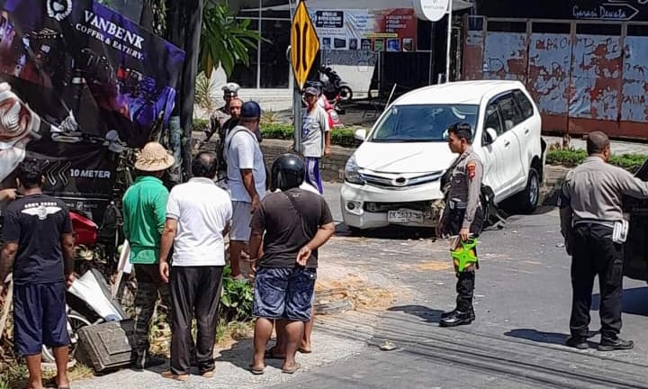 Pensiuan PNS Ditabrak Minibus Ngebut Saat Hendak Menyeberang