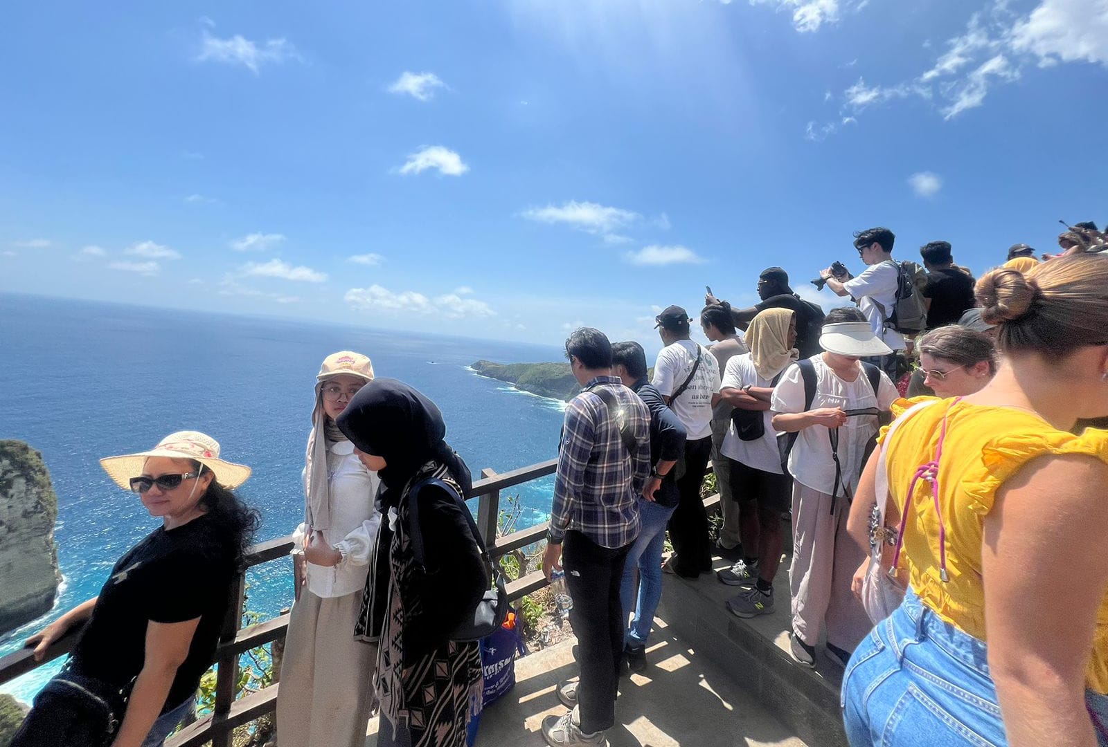 Nekat Renang di Pantai Kelingking, 1 Orang Rombongan Study Tour Hilang