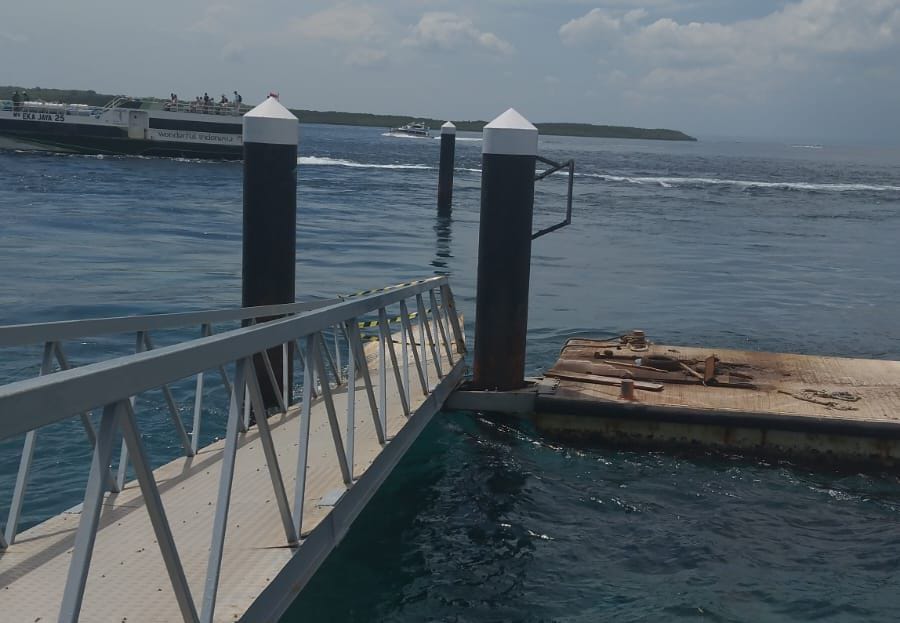 Gelombang Ekstrem Rusak Jembatan Jetty Pelabuhan Nusa Penida, Warga Minta UPP Nuspen Rutin Maintenance