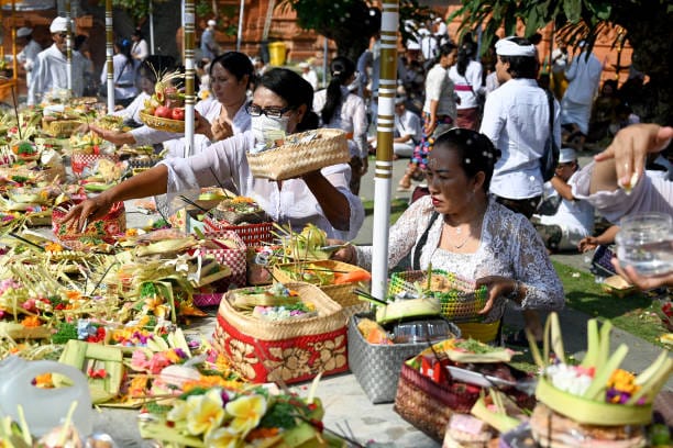Buda Cemeng Kelawu, Merayakan “Hari Keuangan” Bali, Hindari Bayar Hutang