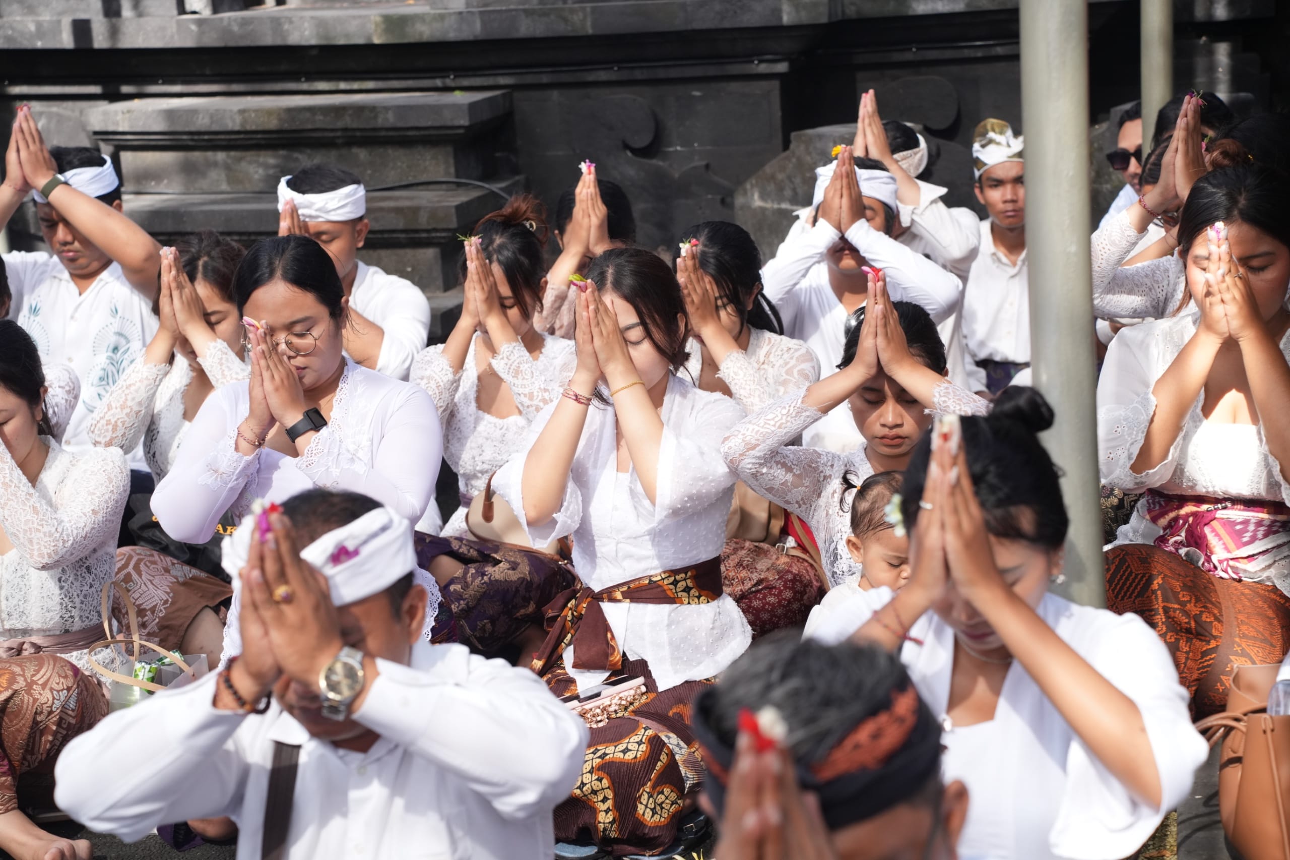 Makna Suci Anggara Kasih Julungwangi, Momentum Menyucikan Diri dan Menumbuhkan Kasih Universal
