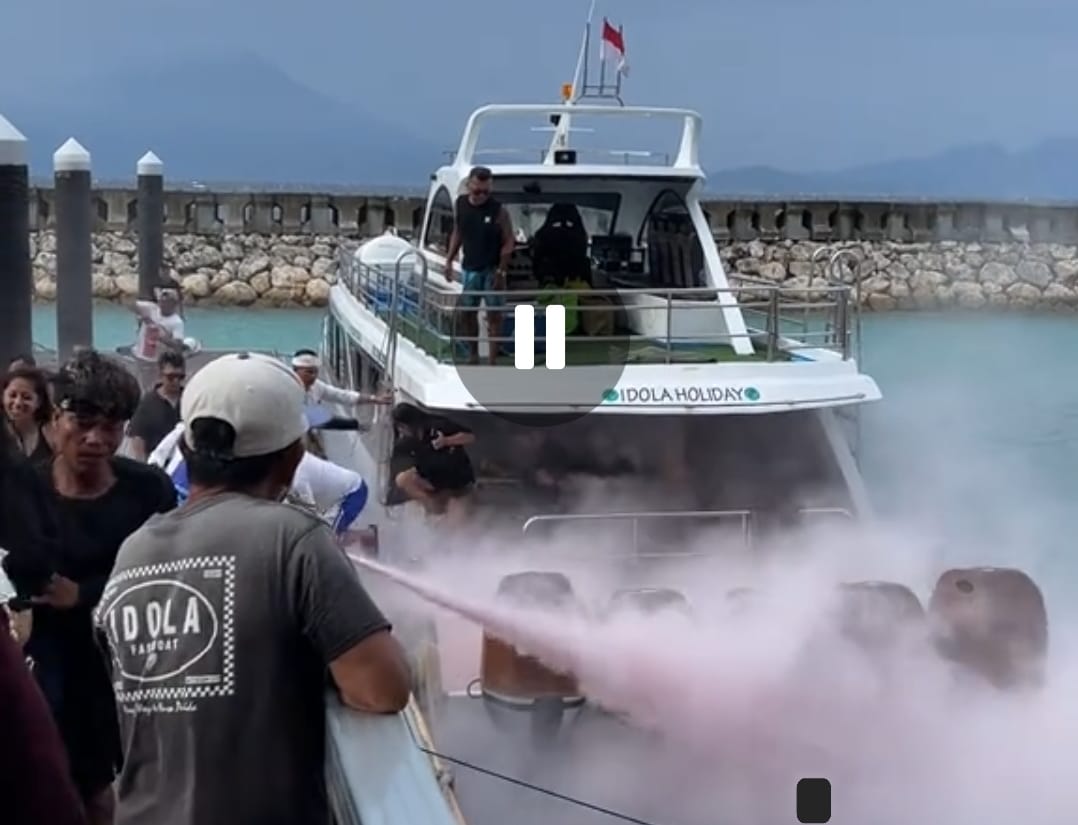 Mesin Boat Terbakar di Pelabuhan Sampalan Nusa Penida, Penumpang Berhamburan
