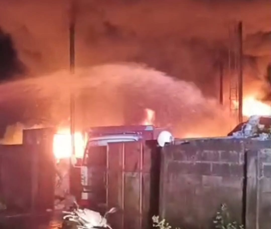 Kebakaran Gudang Rongsokan, 1 Orang Ikut Terbakar di Klungkung