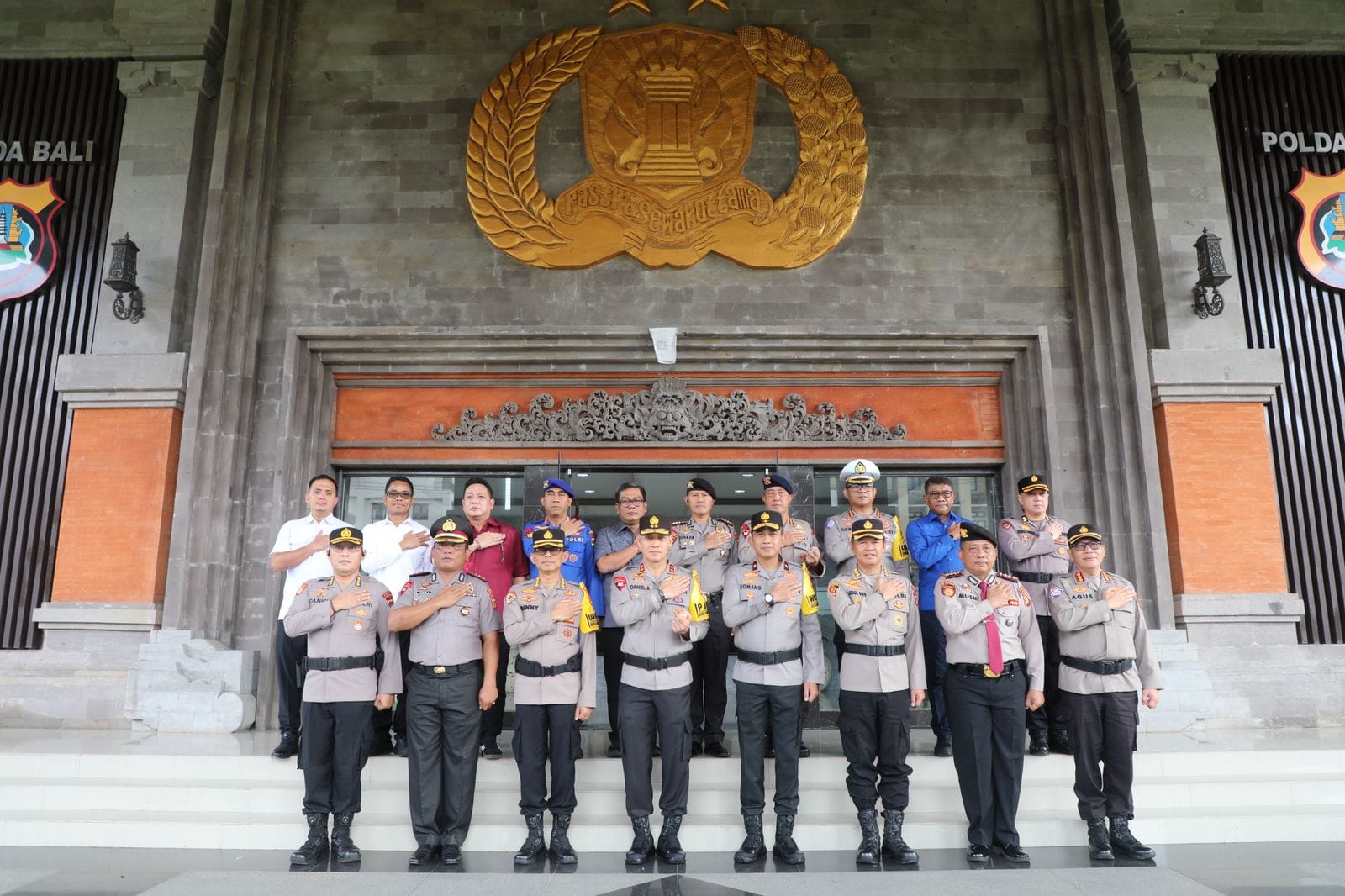 Berprestasi, Kapolres Kawasan Bandara Ngurah Rai Diganjar Kenaikan Pangkat Luar Biasa