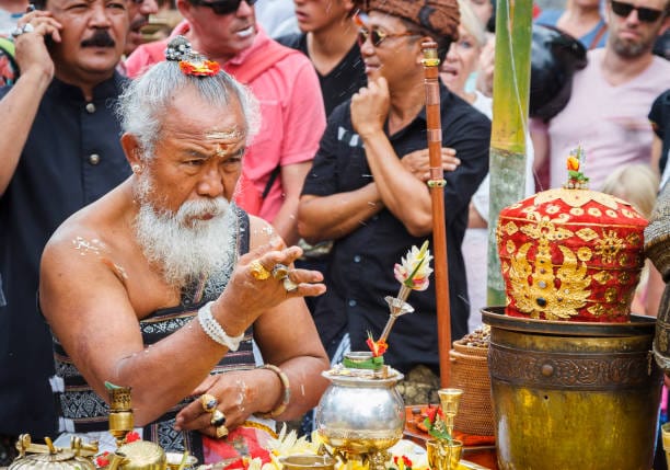 Ala Ayuning Dewasa, Senin (24/2/2025), Kala Tampak – Lebur Awu, Tidak Baik untuk Dewasa Menikah