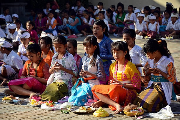 Kelahiran Buda Paing Landep, Senang Mencari Kesalahan Teman