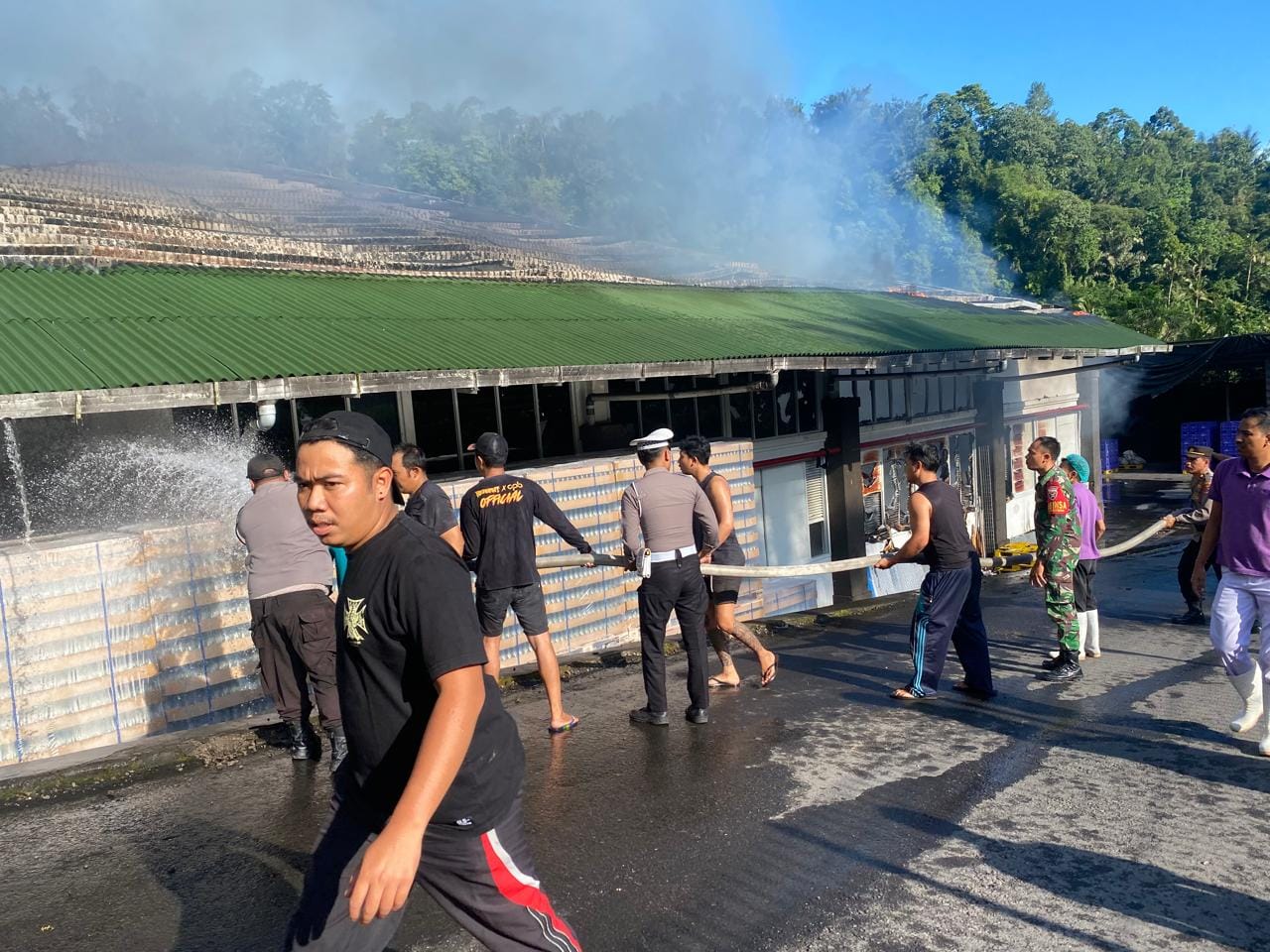 Pabrik Air Mineral Balian di Rendang Karangasem Ludes Terbakar, Diduga Akibat Konsleting dari Kabel Tidak Standar