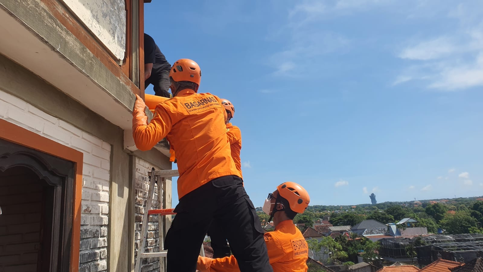 Waduhhh…Jasad Pria WNA Tanpa Identitas Ngambang di Bak Penampungan Air di Jimbaran