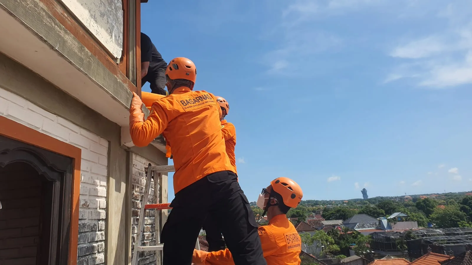 Waduhhh…Jasad Pria WNA Tanpa Identitas Ngambang di Bak Penampungan Air di Jimbaran
