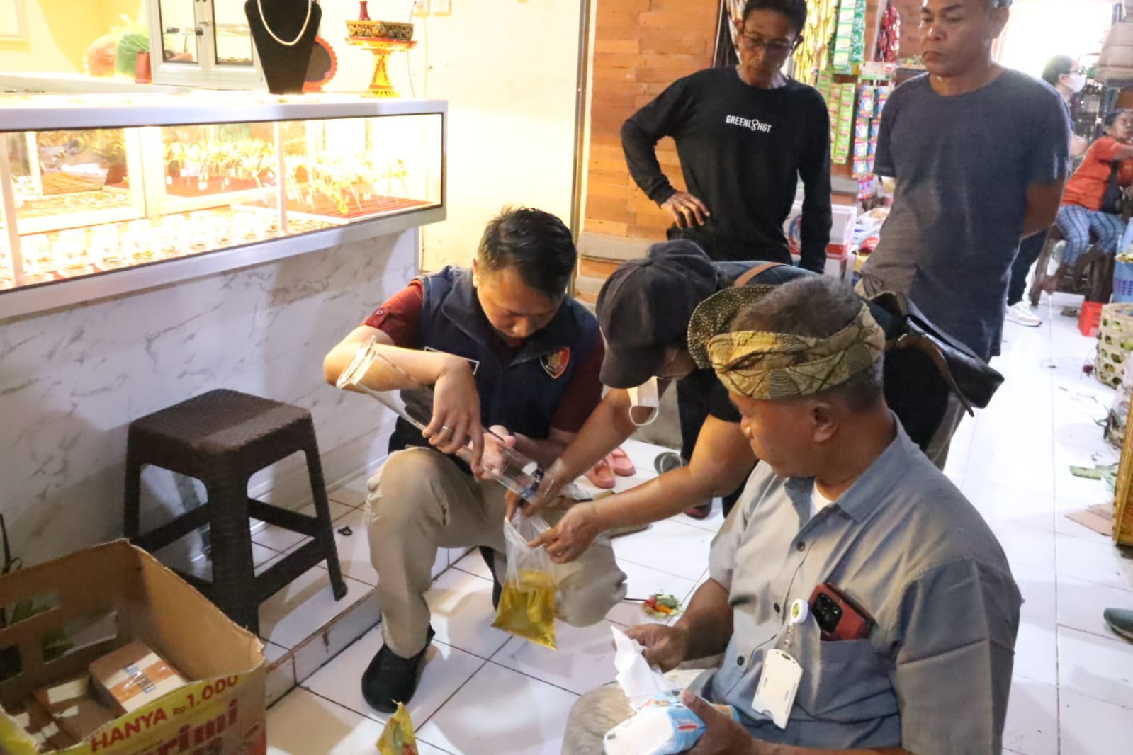 Operasi Pasar Satgas Pangan Gianyar Temukan Minyak Goreng KITA Tak Sesuai Volume