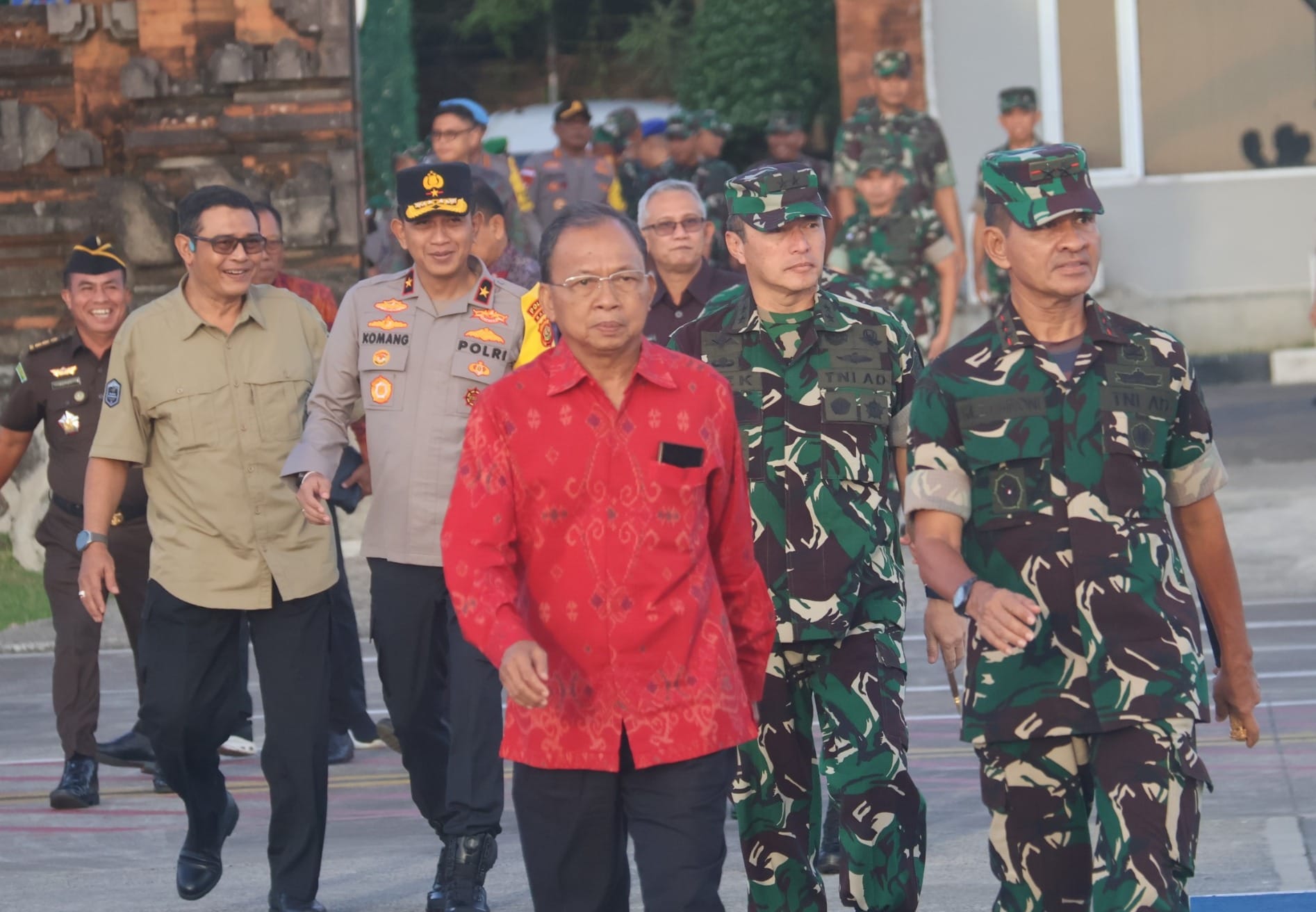 Gubernur Koster Sambut Kunker Menhan Sjafrie : Sinergi Pemerintah dan TNI Jaga Keamanan Bali sebagai Destinasi Wisata Dunia