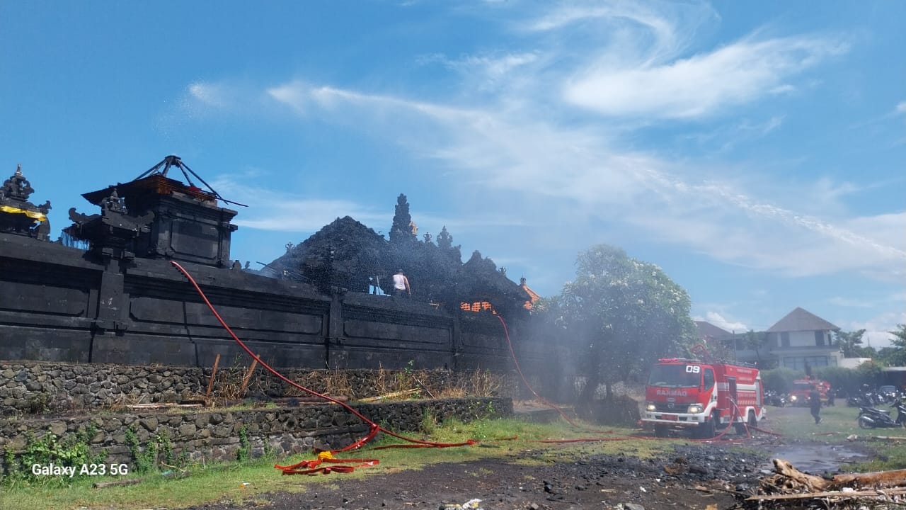 Kebakaran Hebat Landa Pura Segara Rangkan dan Pura Dalem Rangkan di Gianyar, Kerugian Capai Rp 3 Miliar