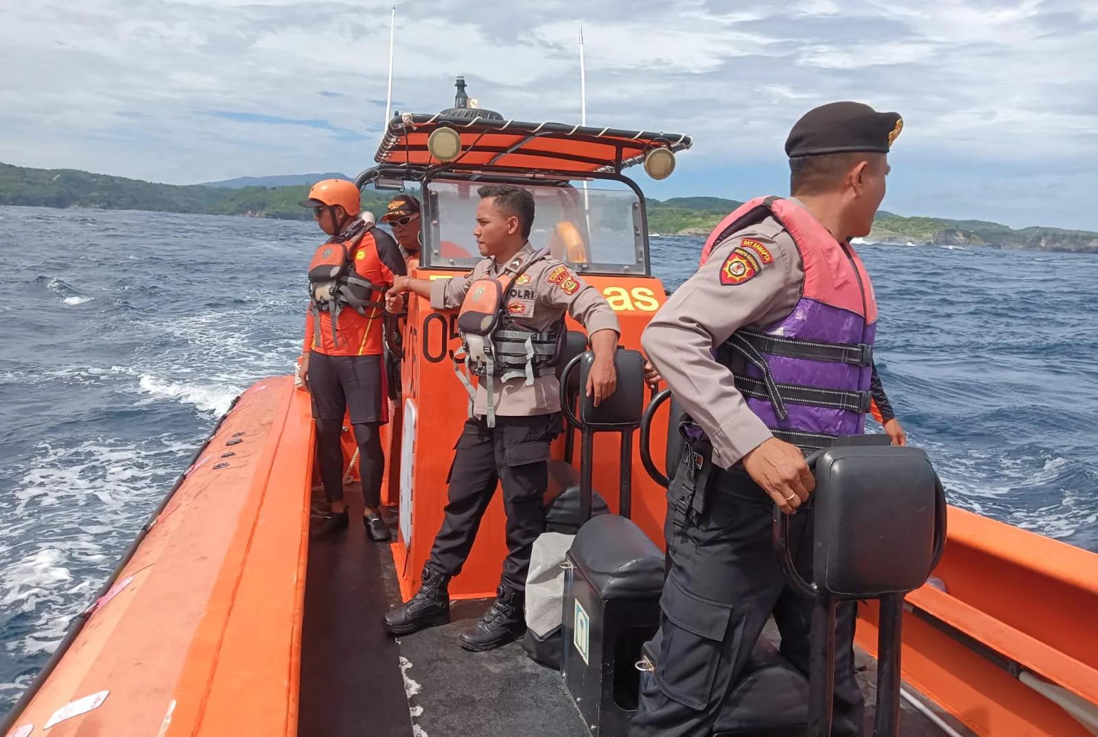 Tim Gabungan Masih Lakukan Pencarian Pemancing Hilang di Pantai Parangan Jepang, Nusa Ceningan