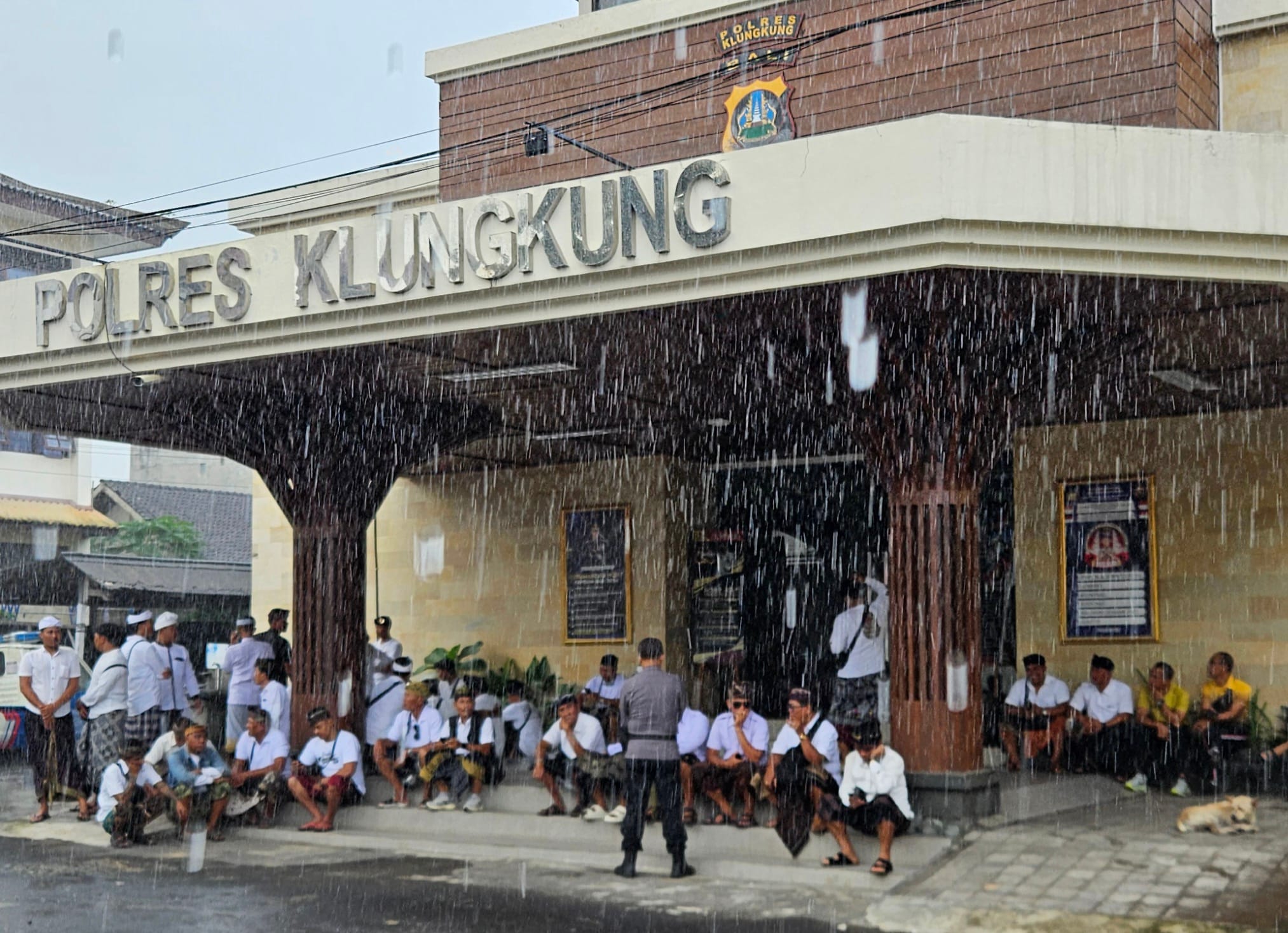 Ratusan Simpatisan Gerindra Laporkan Perbekel Baturiti ke Polres Klungkung, Tuntut Proses Hukum atas Ujaran Kebencian