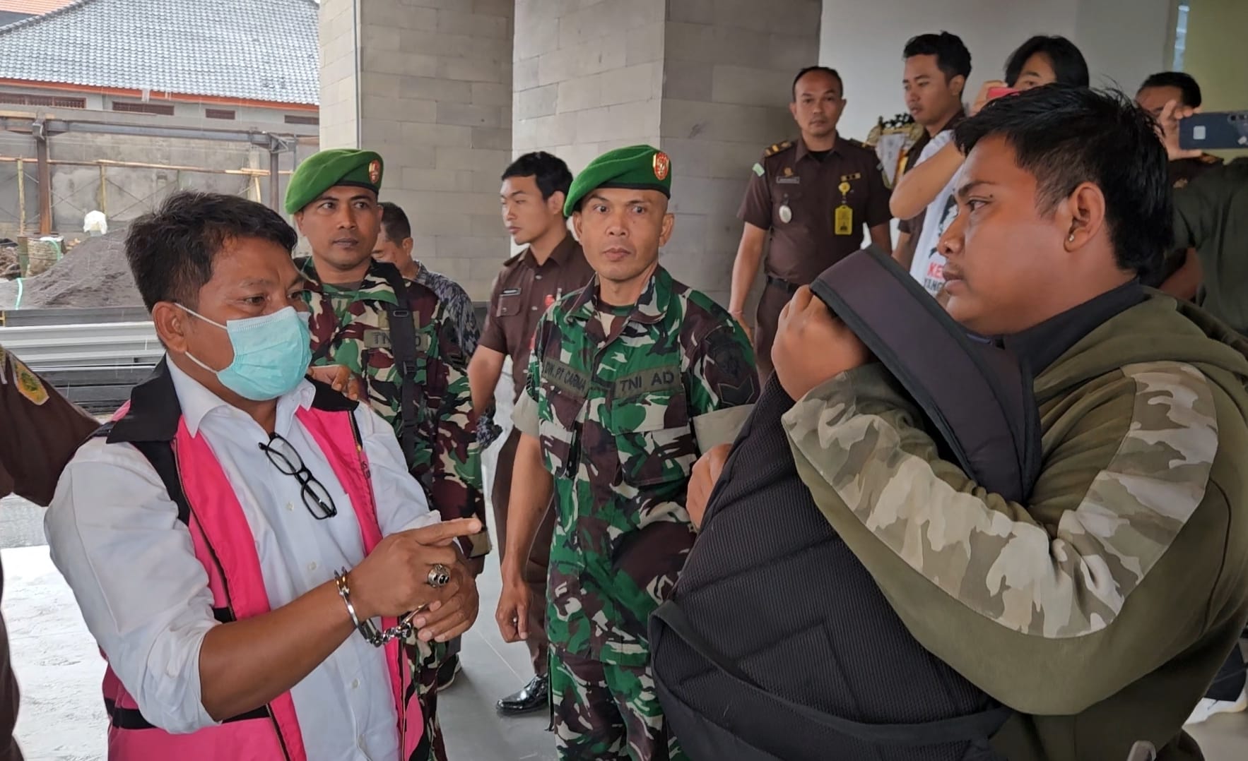 Mantan Perbekel Tusan Pamitan ke Anaknya Saat Dikirim ke Rutan, Kuasa Hukum: Tidak Layak Dituntut