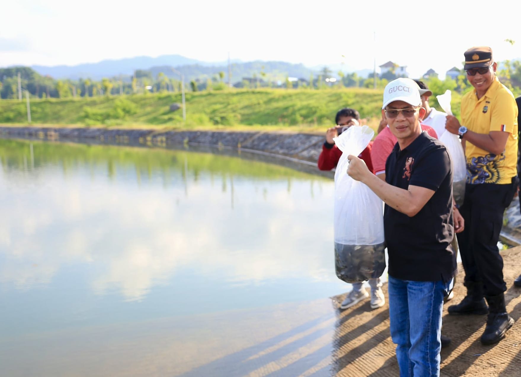 Peringati Bulan Bung Karno ke-VII, Bupati Klungkung Restocking 4.000 Bibit Ikan di Embung Tukad Unda