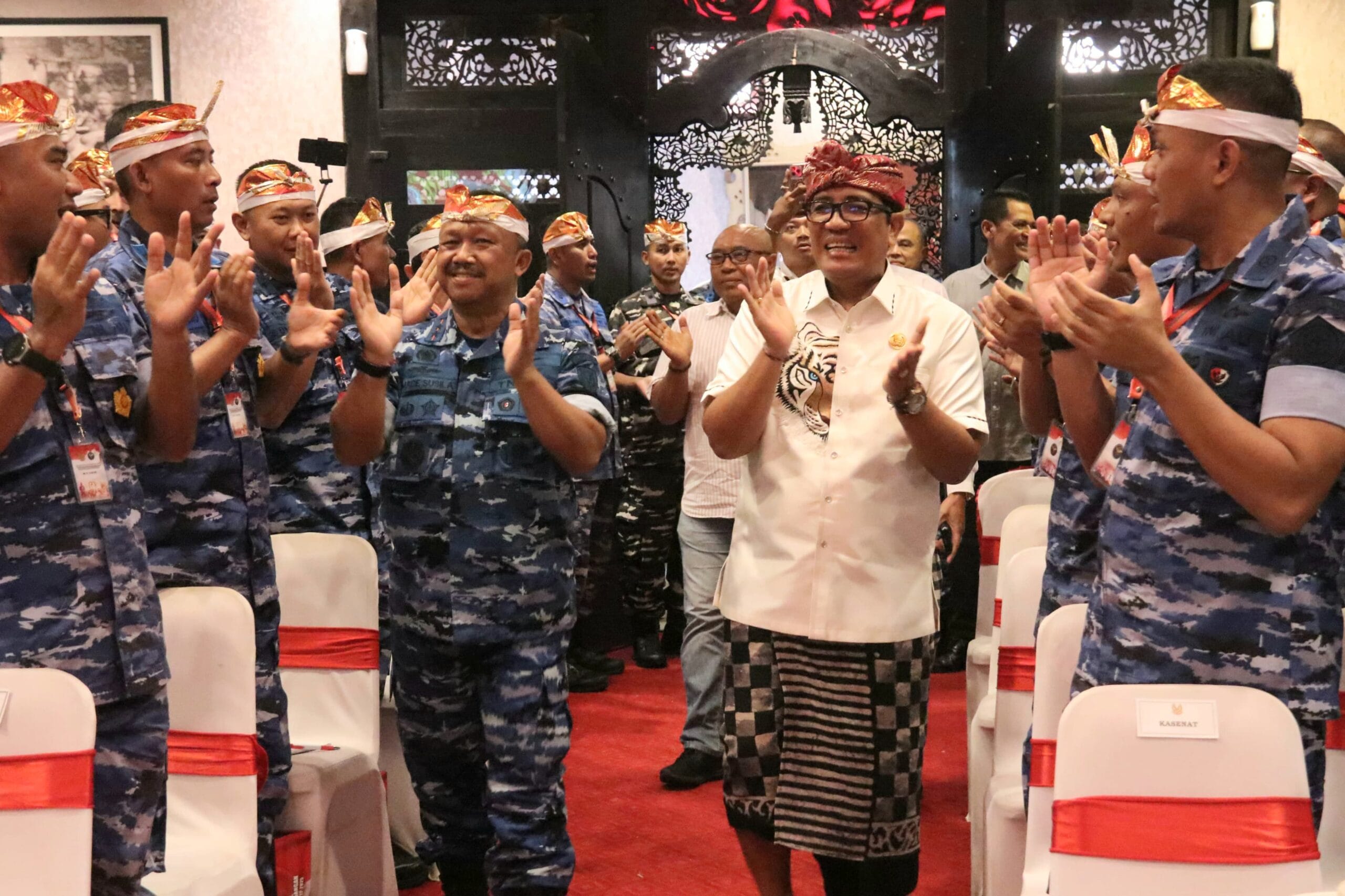 Bupati Sanjaya Gelorakan Semangat Puputan di Hadapan 75 Perwira Siswa SESKOAU