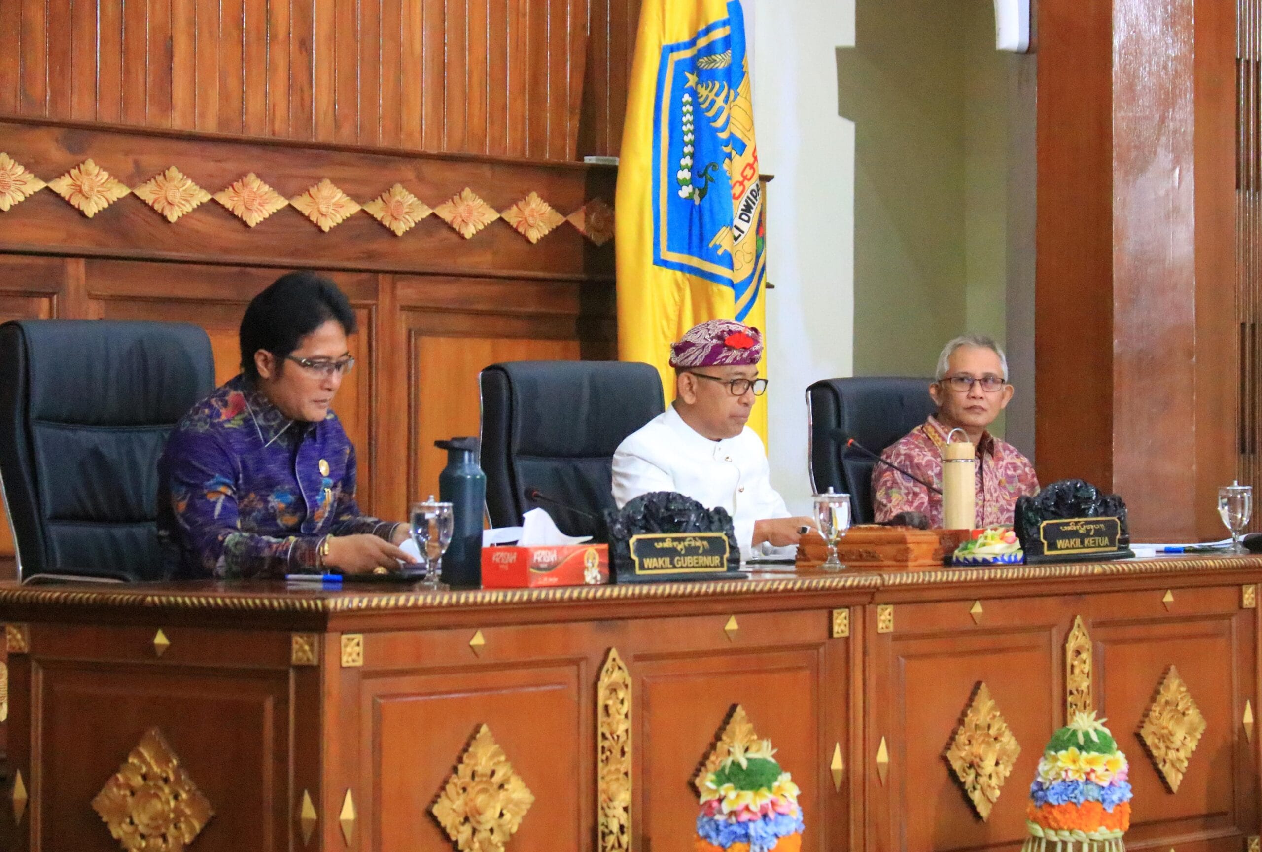 Wagub Bali Hadiri Paripurna DPRD, Fraksi Soroti Perubahan APBD 2025