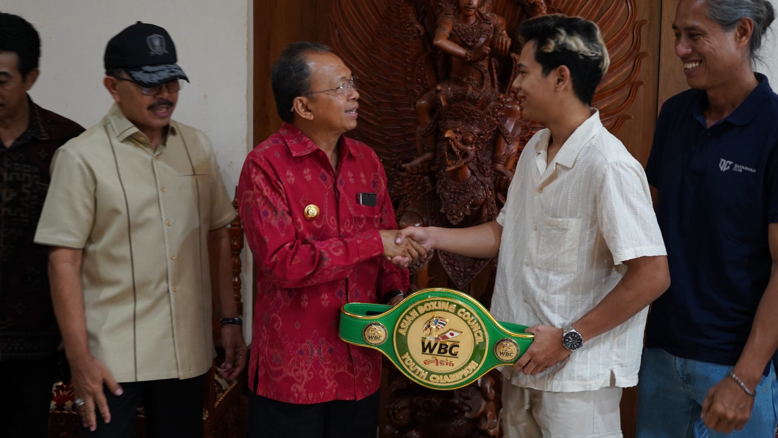 “The Pretty Boy” Ketemu Gubernur Usai Raih Gelar WBC Asia Youth Super Flyweight Champion