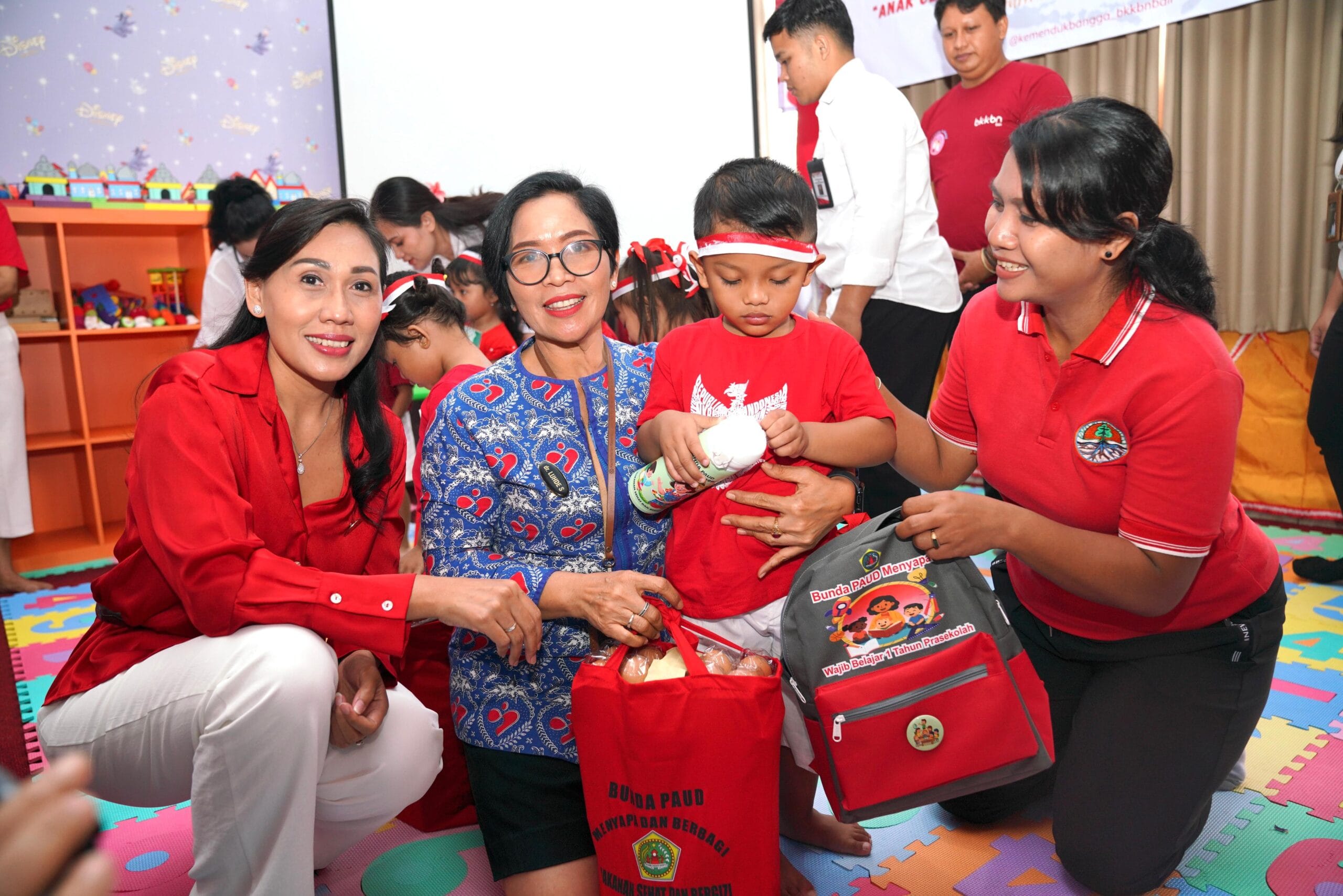 Ny. Dayu Surya Buka Lomba “Tamasya” di TPA Negeri Gianyar