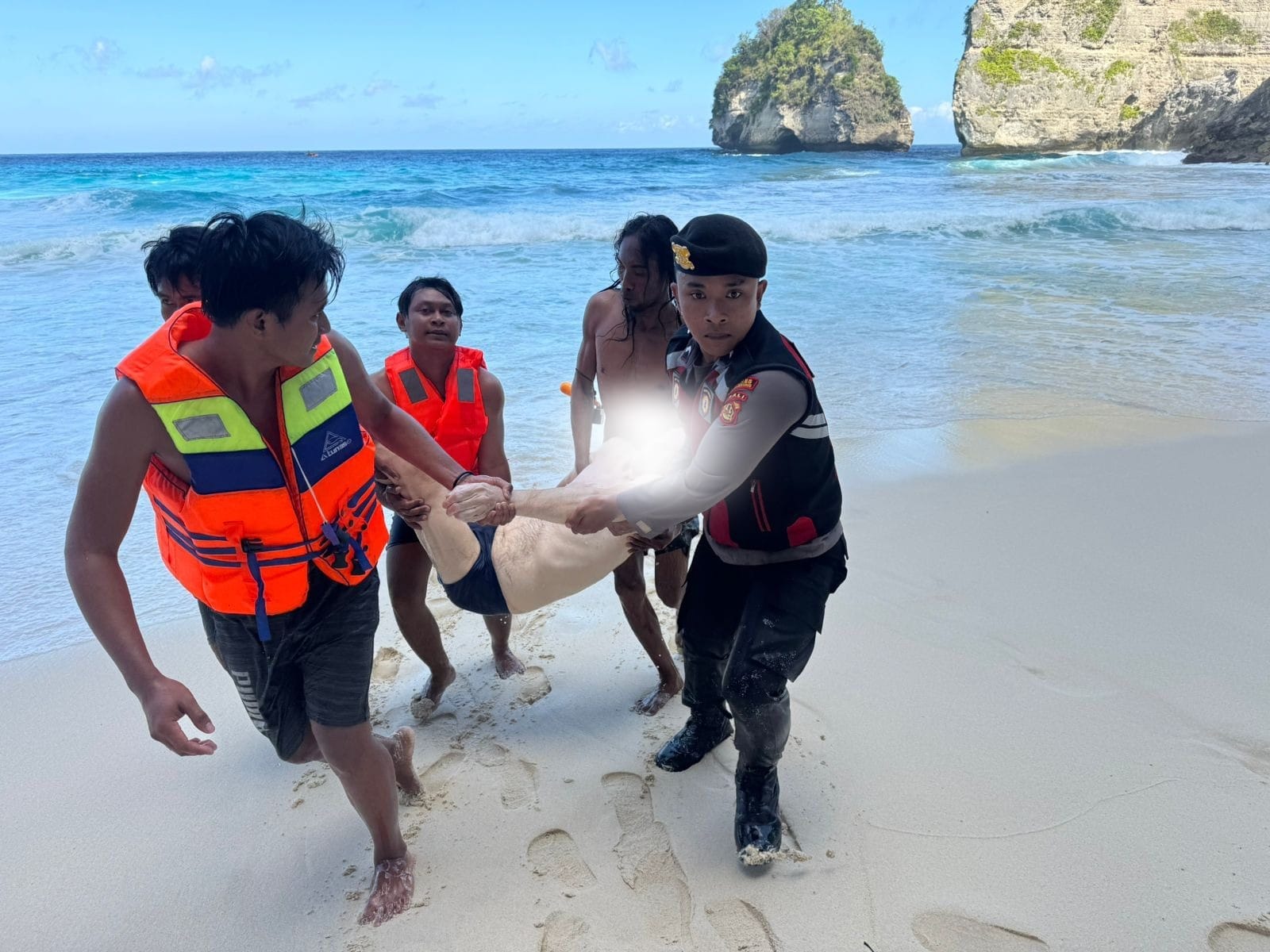WNA Ukraina Tewas Terseret Ombak di Diamond Beach Nusa Penida