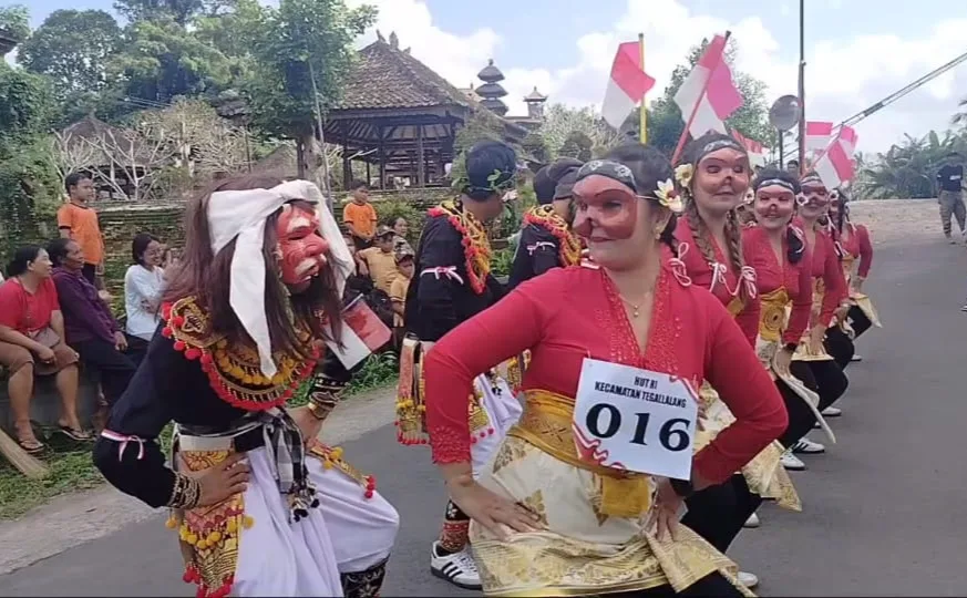 Meriah, Gerak Jalan Inovatif HUT RI ke-80 di Tegallalang Padukan Semangat Kemerdekaan dan Budaya Bali
