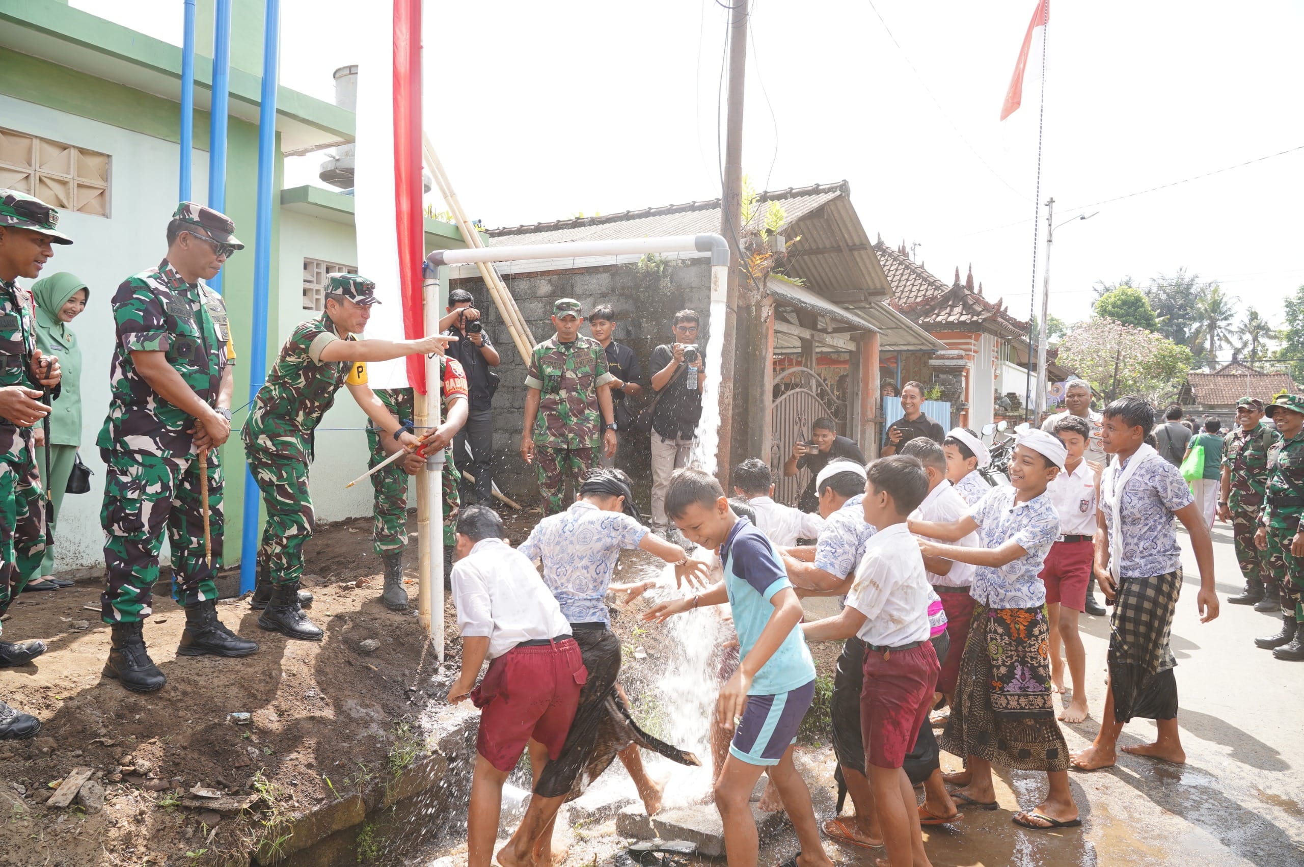 Pangdam IX/Udayana Resmi Tutup TMMD ke-125 di Gianyar, Bukti Kemanunggalan TNI dan Rakyat