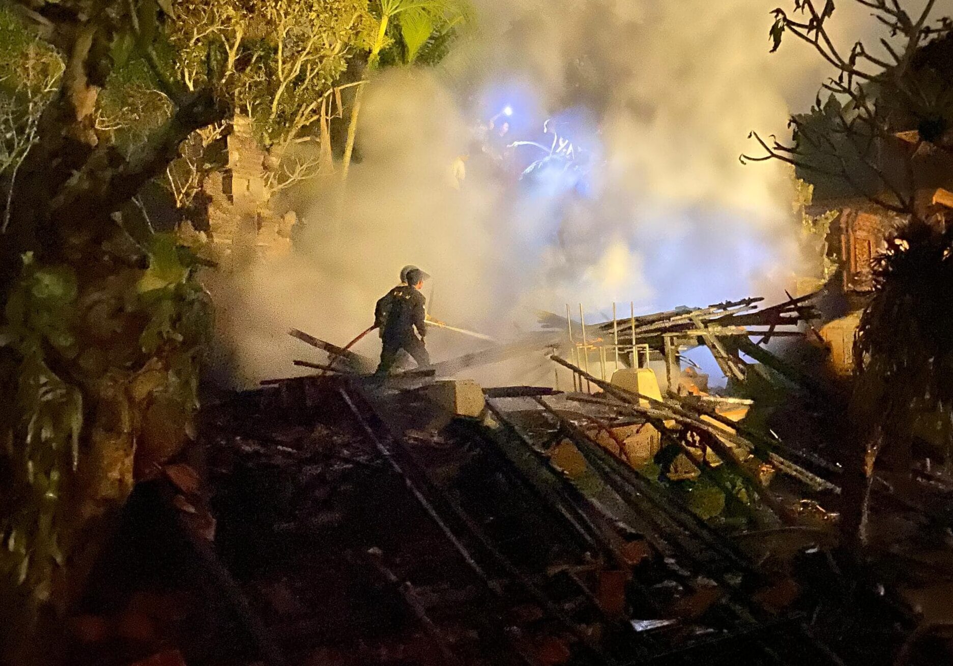 Kebakaran Hebat Landa Pura Dalem Desa Adat Ubud