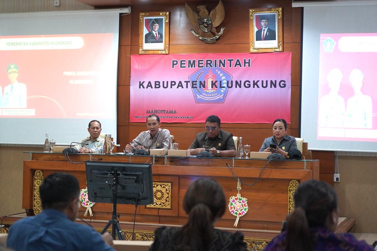 Wabup Tjok Surya Terima Kunker DPRD Karangasem Bahas Pengelolaan Sampah dan Pariwisata