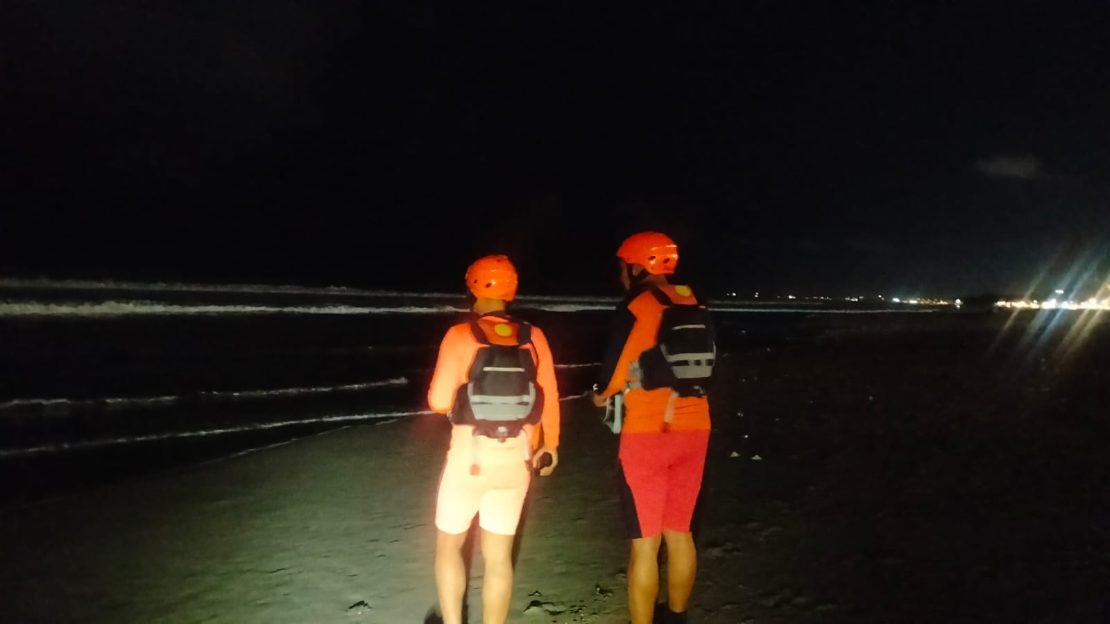 Cari Bule Tenggelam, Tim SAR Turunkan Boat Hingga Helikopter