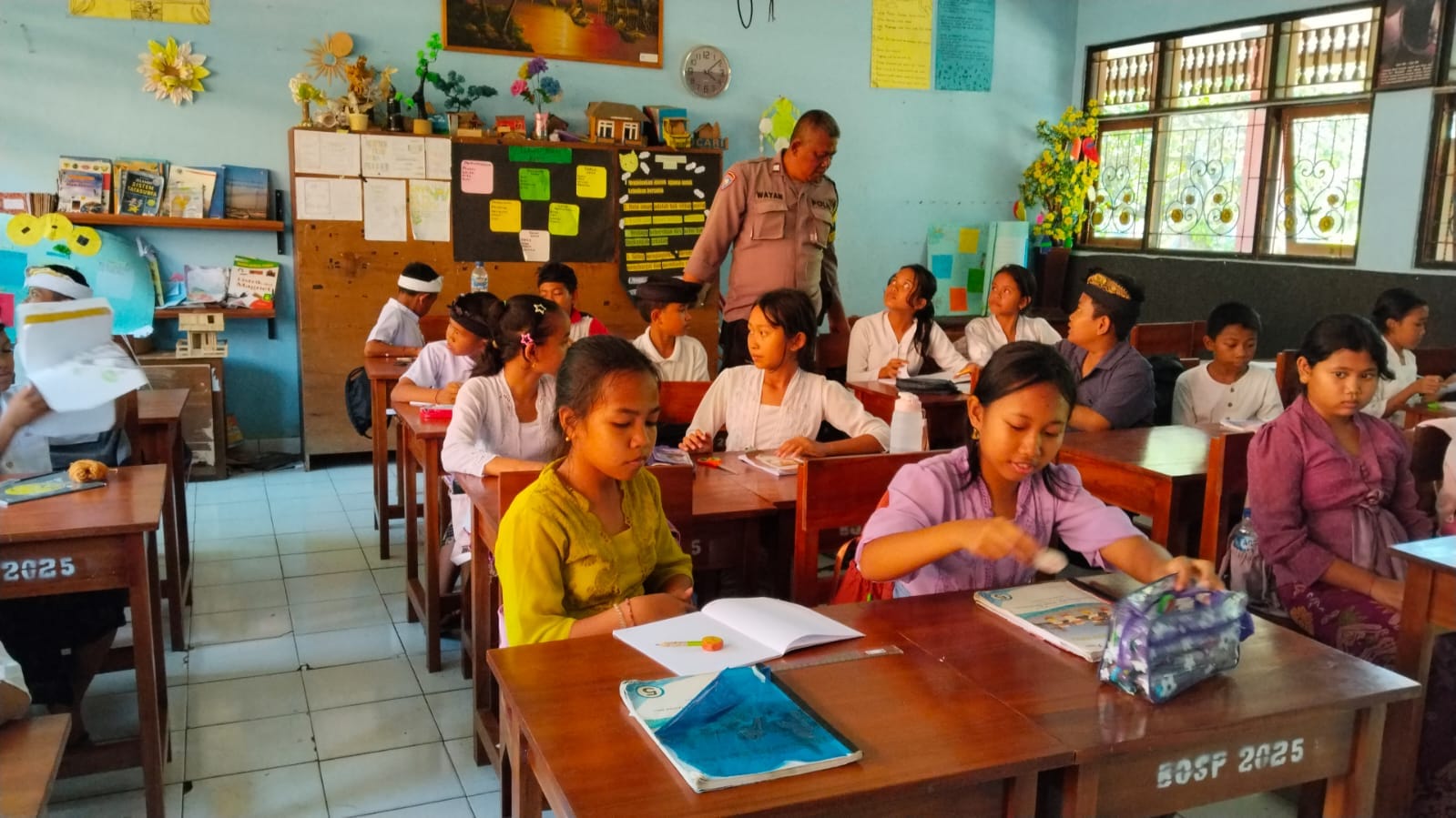 Polisi Dawan Hadir di Sekolah, Beri Edukasi Disiplin dan Anti-Bullying