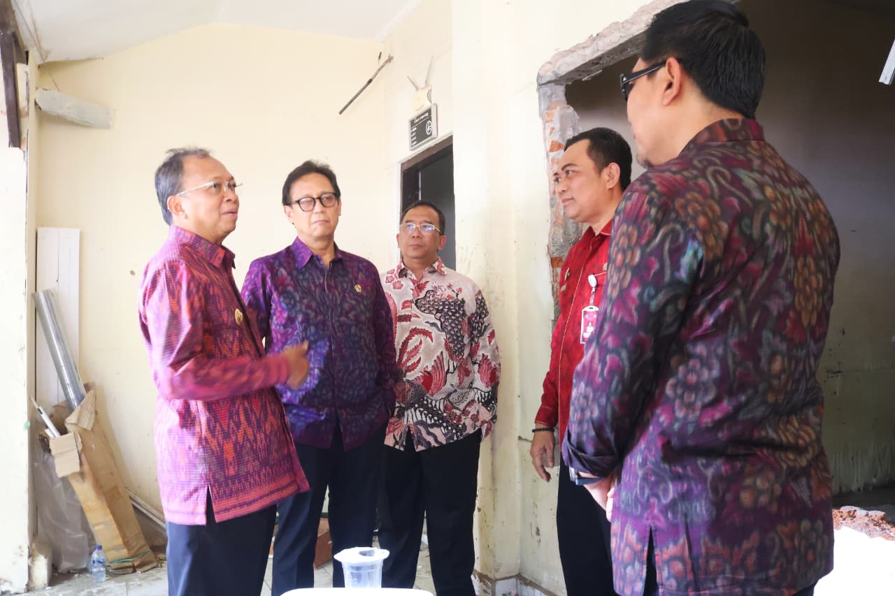 Menkes Budi Pastikan Bantuan Alkes Rp30 Miliar Direalisasikan ke RSUD Wangaya