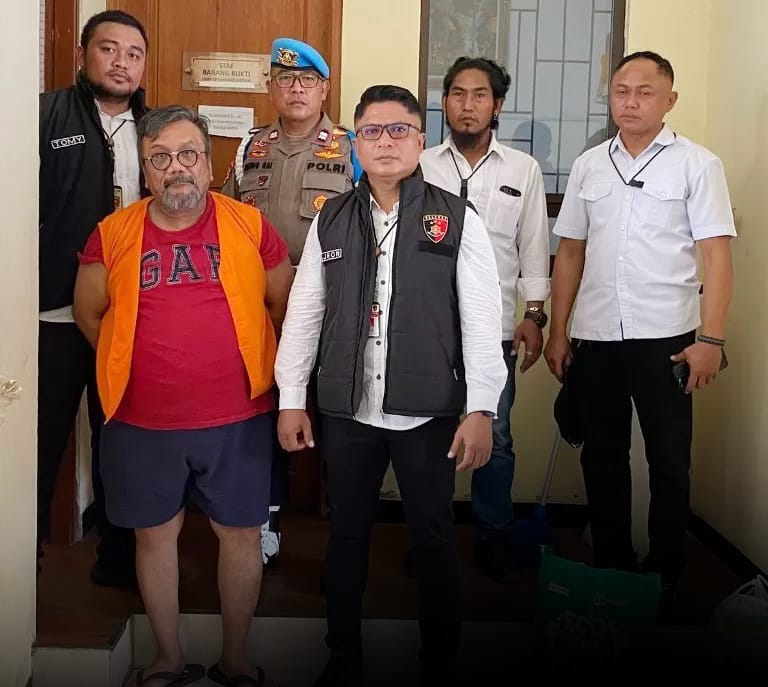 “Panglima Hukum” Togar Situmorang Tampil Lusuh Saat Dilimpahkan ke Kejaksaan, Dugaan Tipu Klien Rp 1,8 M
