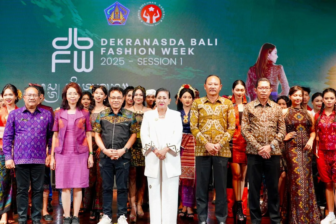 Kreativitas Pelajar Denpasar Warnai Hari Ketiga Dekranasda Bali Fashion Week