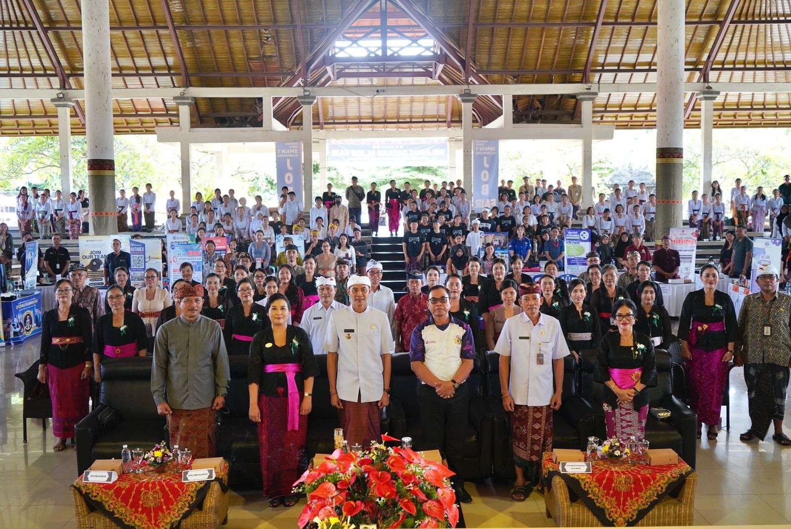 Gelar Job Fair 2025, SMKN 1 Klungkung Fasilitasi Lulusan Masuk Dunia Usaha dan Industri