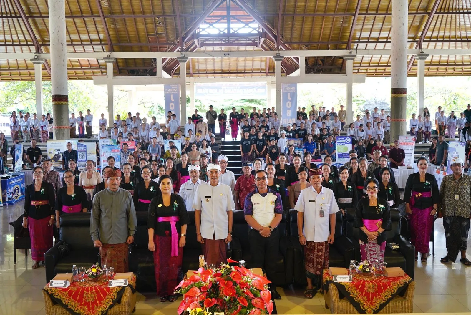 Gelar Job Fair 2025, SMKN 1 Klungkung Fasilitasi Lulusan Masuk Dunia Usaha dan Industri
