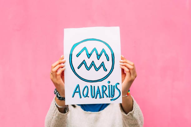 Horoskop 2026: Aquarius Didorong Adaptasi, Peluang Terbuka di Akhir Tahun