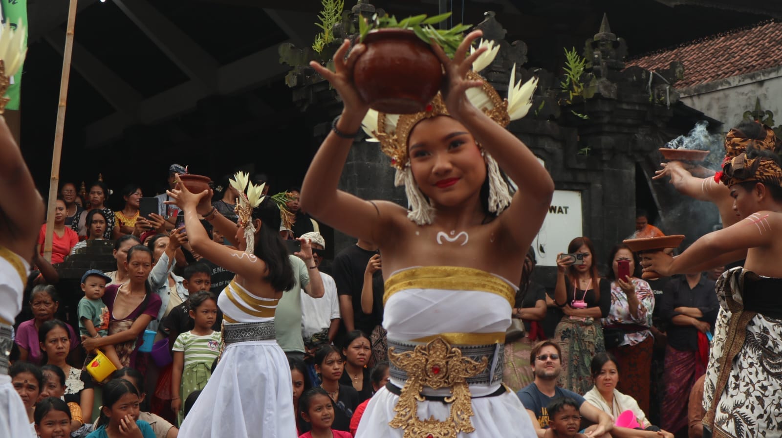 Tari Tirta Kamandalu, Doa yang Menari Merawat Energi Tirta Kehidupan di Festival Air Suwat 2026