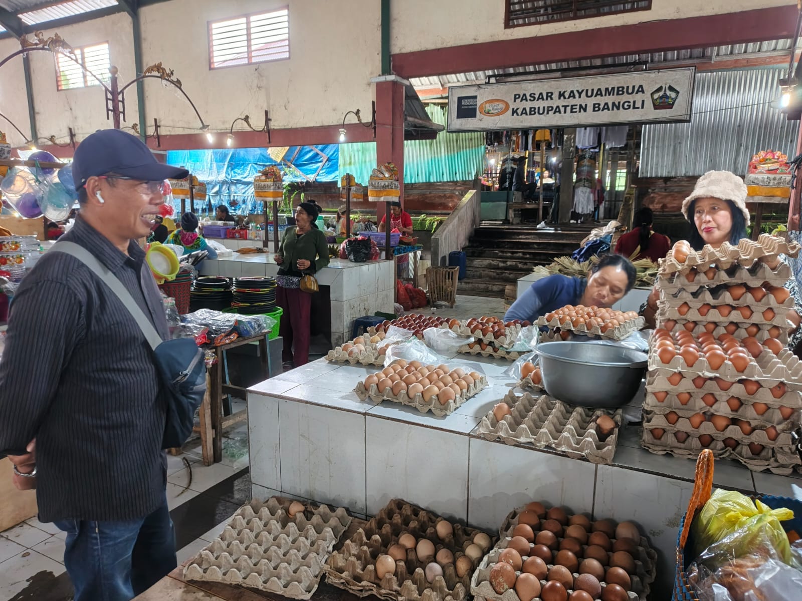 Polisi Pastikan Stok Sembako Aman di Pasar Kayuambua Bangli