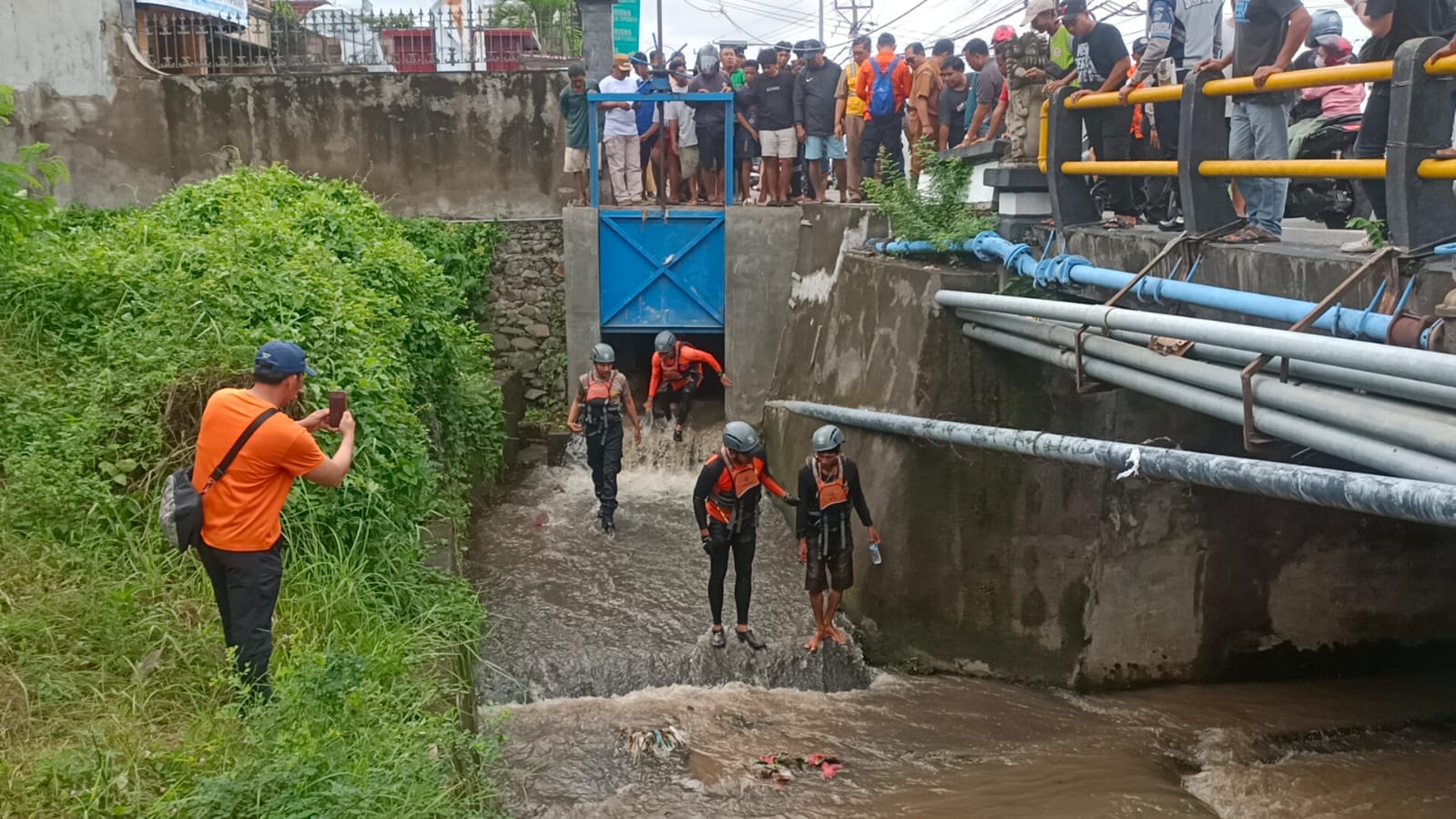 Tim SAR Cari Pengendara Motor Jatuh ke Saluran Air di Sambangan Buleleng