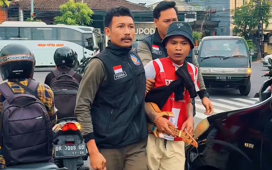 Satpol PP Denpasar Amankan 18 Gepeng dan Pengamen di Persimpangan Jalan