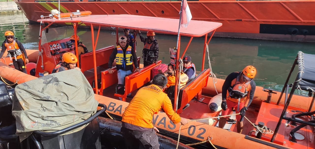 Tim SAR Gabungan Evakuasi Kru Kapal Asing di Selat Badung