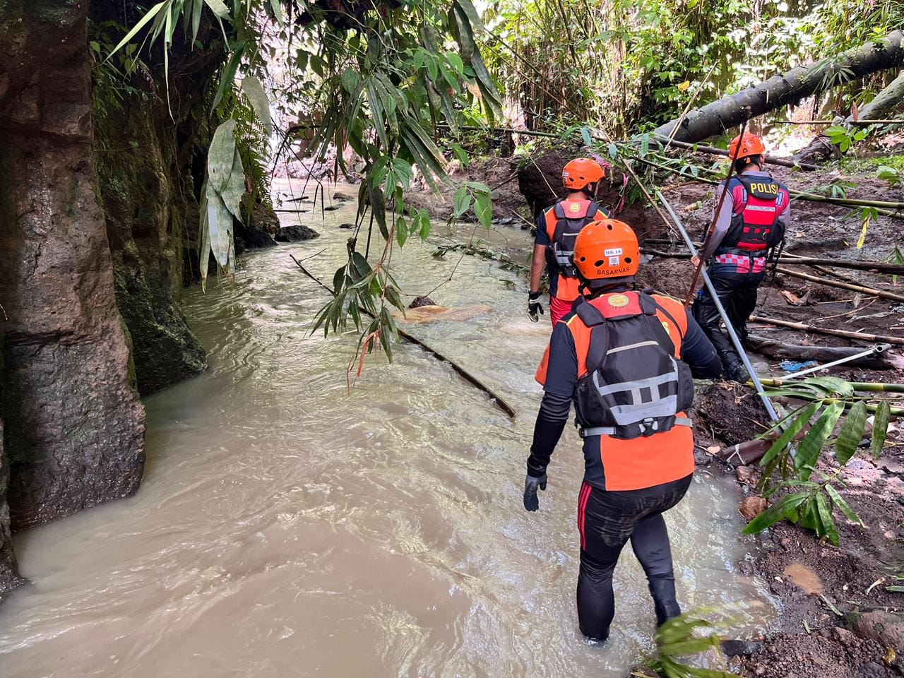 Tabanan Berduka! Rumah Ambruk Diterjang Air Bah, Ibu dan Balita 1,5 Tahun Hilang Terseret Arus