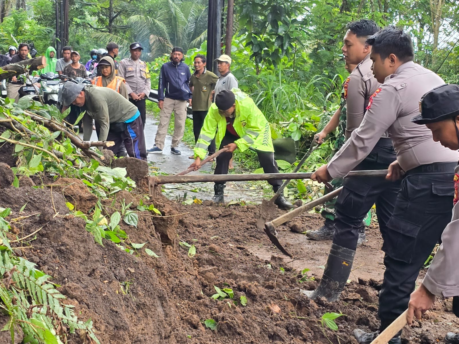Cuaca Ekstrem Mengepung Bali: Seluruh Kabupaten Berpotensi Hujan Lebat 10 Hari ke Depan
