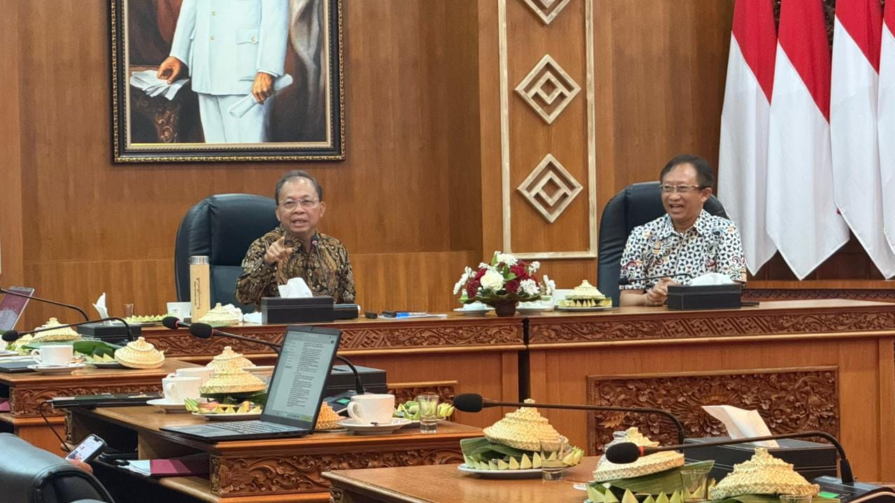 Dukung Nangun Sat Kerthi Loka Bali, Gubernur Koster & PLN Percepat Ekosistem Kendaraan Listrik
