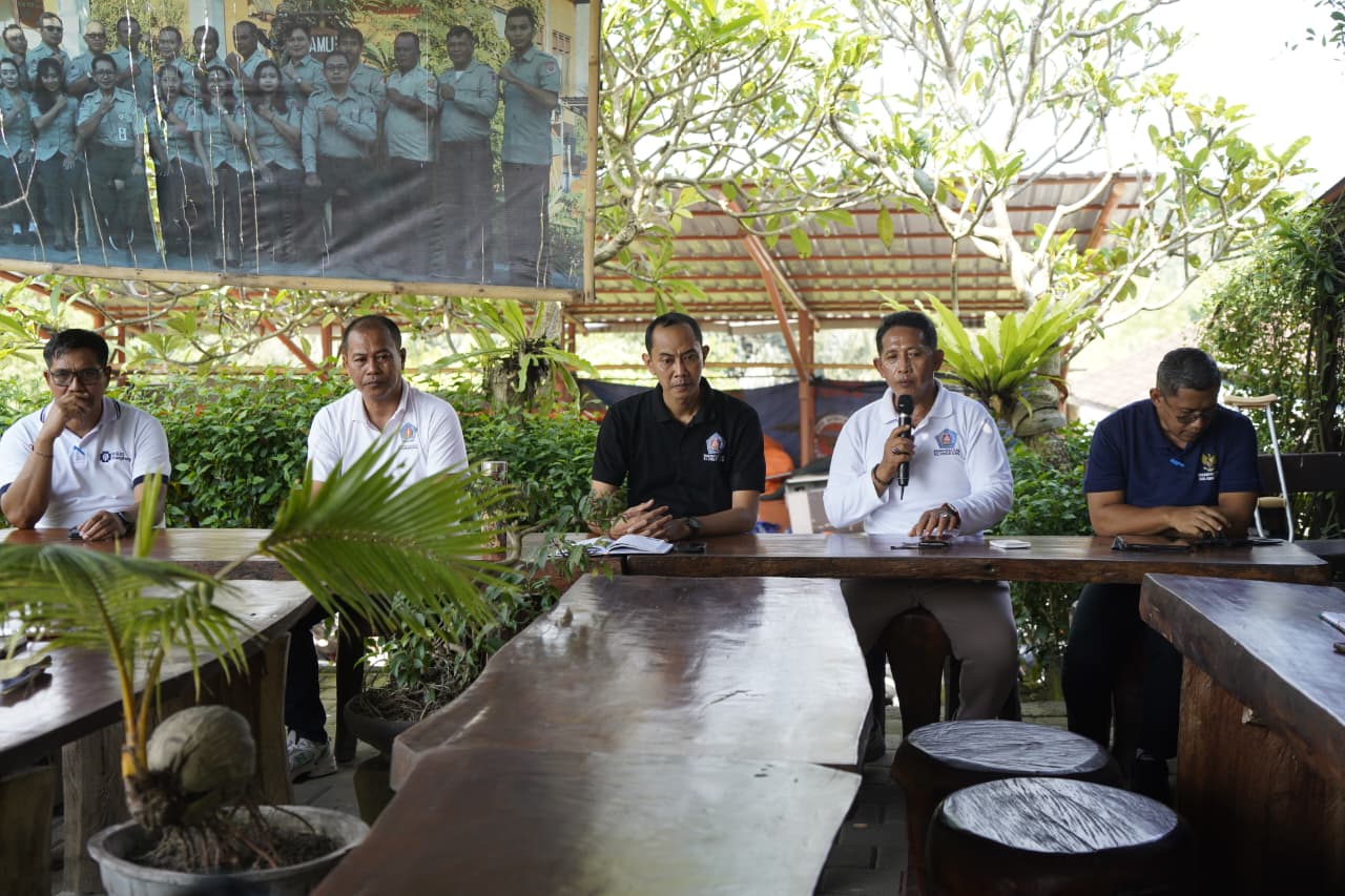 Abrasi Terjang Kusamba, Wabup Tjok Surya Siapkan Relokasi 12 KK ke Lokasi Aman